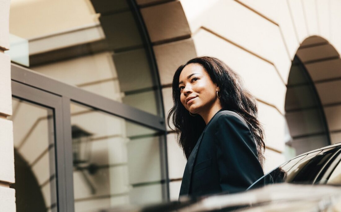 [Advertorial] Weiherhammer. Wenn am 24. Juni der DENK.summit 2026 im Innovision Center in Weiherhammer stattfindet, führt erneut Stefanie Dechant durch das Programm. Die Moderatorin begleitet die Start-up- und Karriereveranstaltung bereits seit mehreren Jahren und ist für viele Besucherinnen und Besucher inzwischen ein vertrautes Gesicht des DENK.summits.