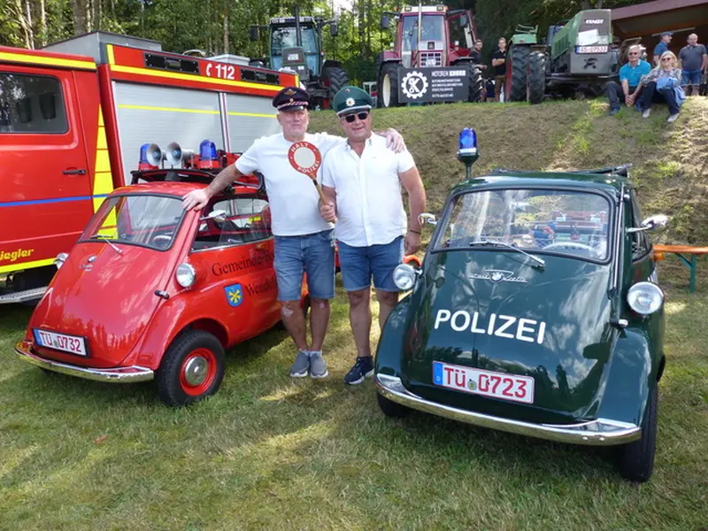 Oldtimer erobern Glaubendorf mit fast 300 Fahrzeugen