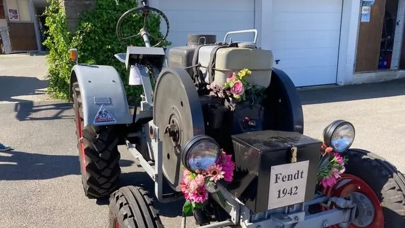 Oldtimer verwandeln Lerau in Automeile mit 320 Fahrzeugen