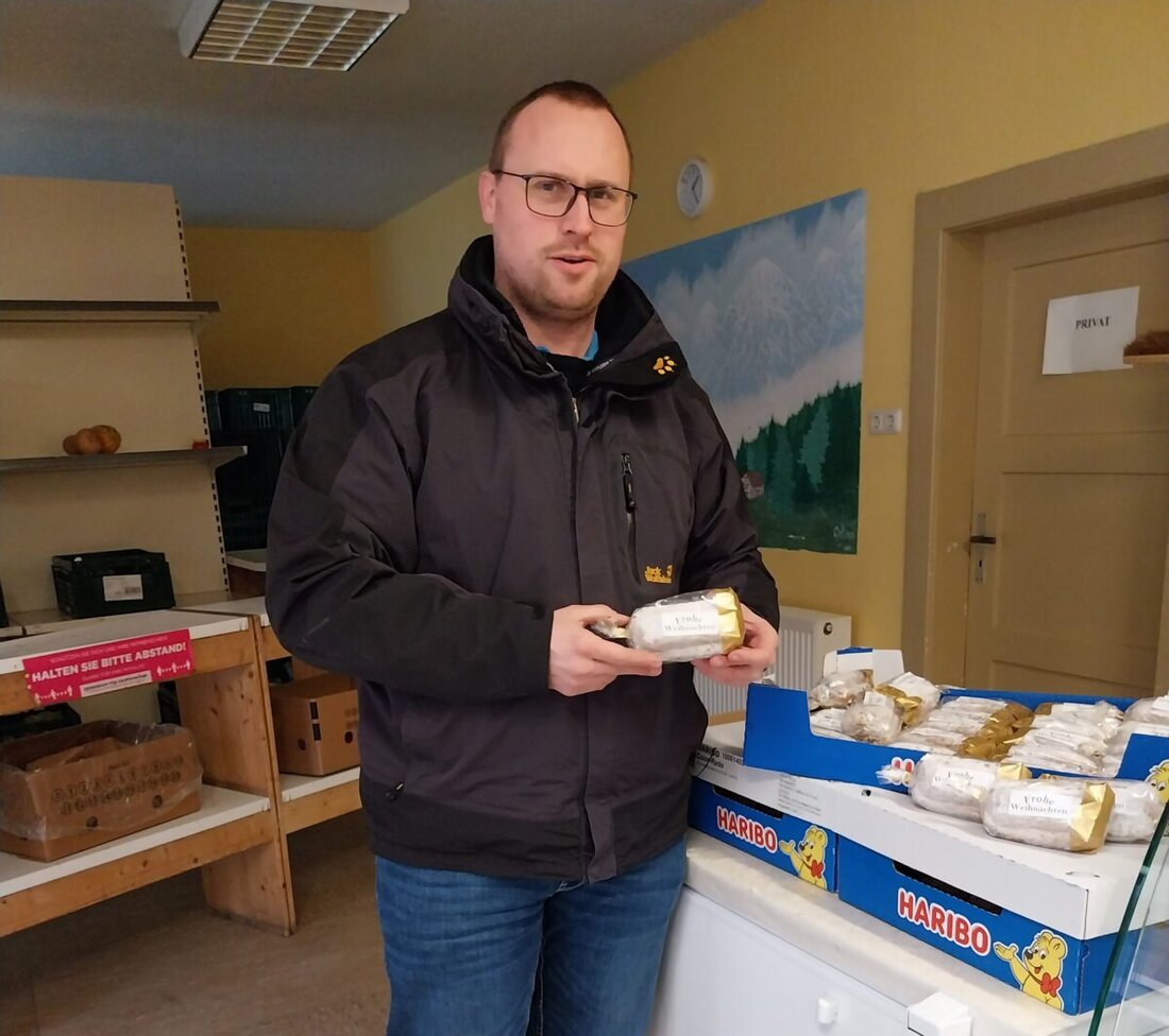Grafenwöhr. Bäckermeister Florian Pappenberger spendete 80 kleine Weihnachtsstollen an den Bürgerladen, die bei Bedürftigen für große Freude sorgen.