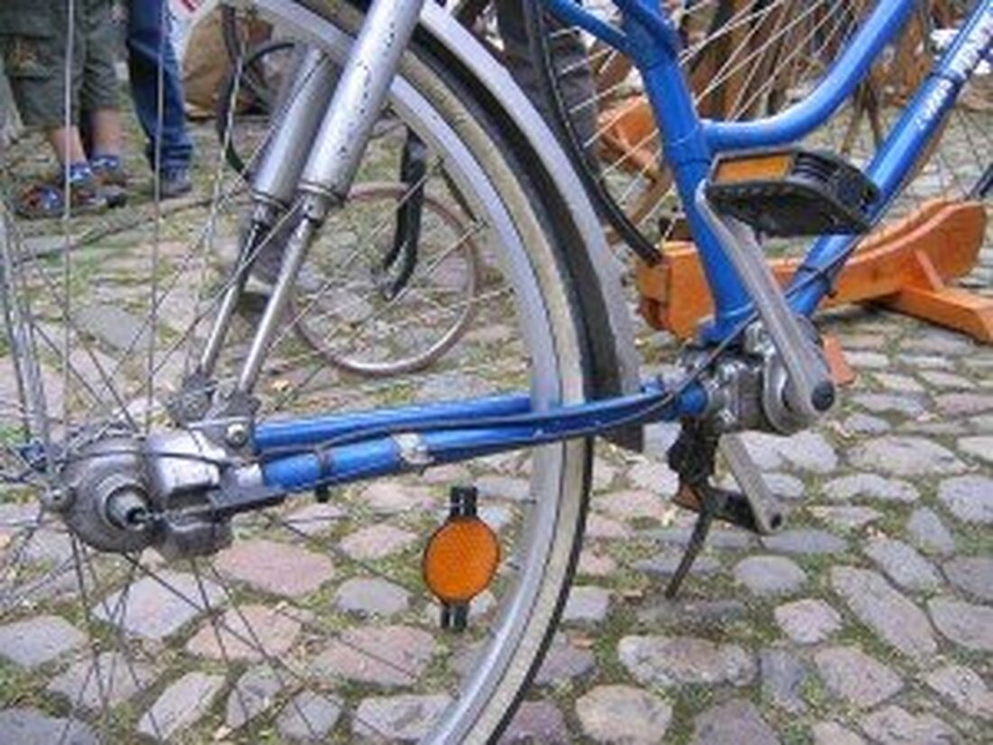 Pirk. Obwohl es abgeschlossen war, war das Ghost-Fahrrad vor dem Dieb nicht sicher. Am Sonntag, 19. Mai, versperrte ein junger Mann gegen 18:30 Uhr sein Ghost Mountainbike am Rathausplatz in [&hellip;]