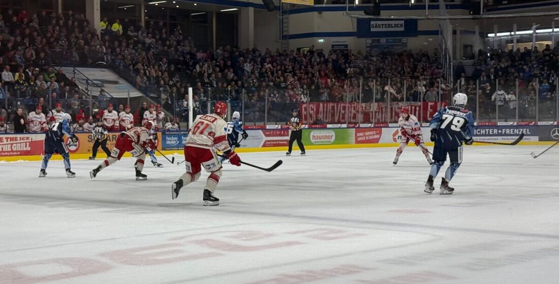 Weiden. Nach zwei schweren Jahren will der EC Bad Nauheim die Playoffs erreichen und tritt mit neuem Trainer Peter Russell sowie verändertem Kader an. Die Blue Devils sollten mit einem starken Gegner rechnen.