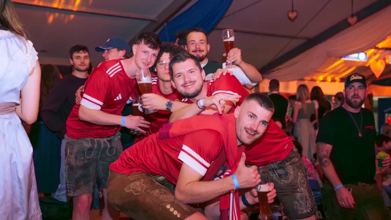 Ein Jahrhundert Schwarz-Rot: Der SC Luhe-Wildenau feiert ein grandioses Jubiläumsfest
