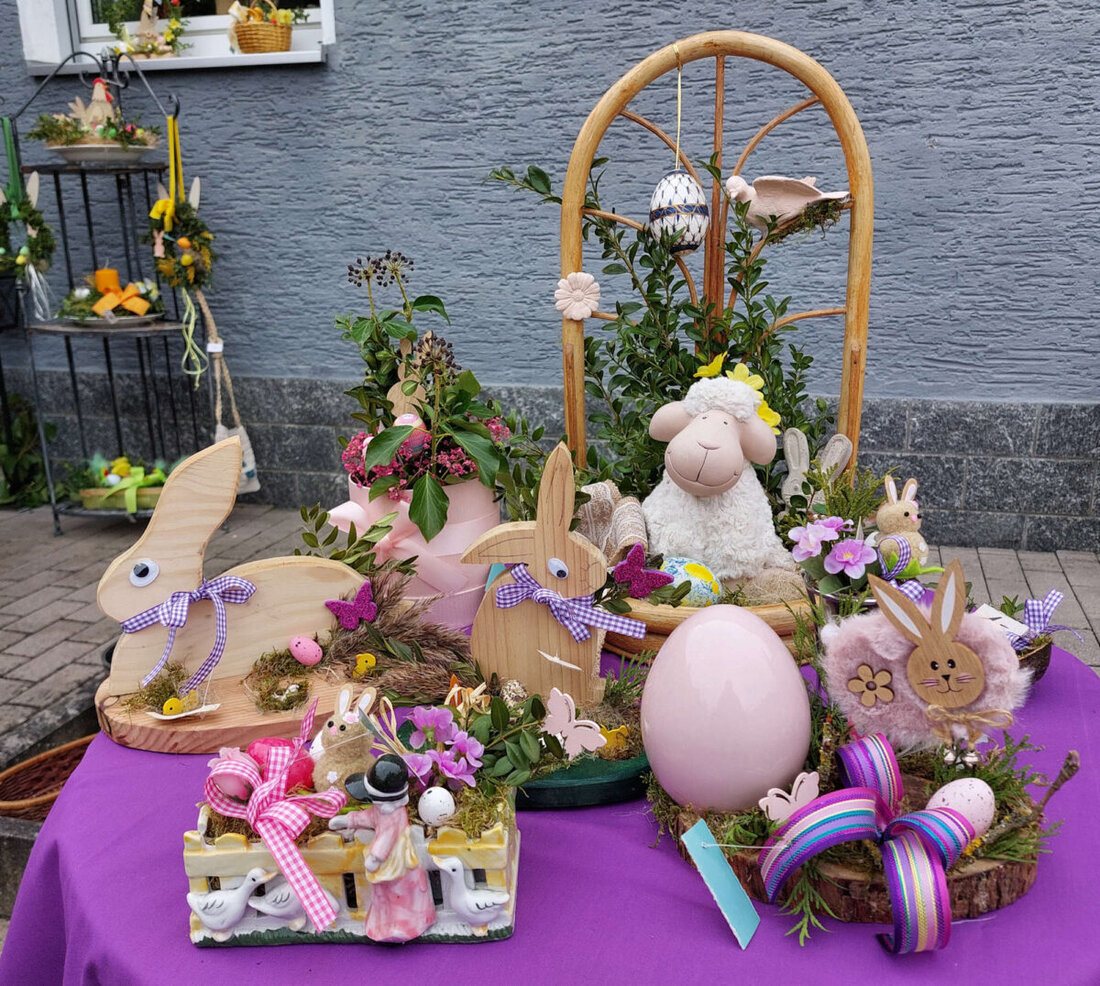 Ein stimmungsvoller Osterbasar lockte am vergangenen Wochenende zahlreiche Besucherinnen und Besucher an. Der Hof der Hauptstraße 42 in Weiherhammer war liebevoll dekoriert mit handgefertigtem Osterschmuck, Näharbeiten und weiteren allerlei kreativen Geschenkideen.
