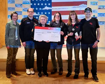 Spendenübergabe mit Herz: Flying Boots unterstützen Wünschewagen der Malteser