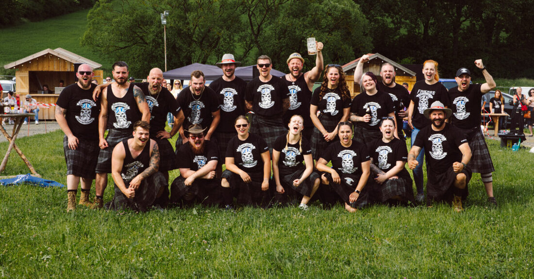 Guteneck. Am 4. Juni 2026 stiegen auf Schloss Guteneck die Highland Games, zum vierten Mal von Highländer Bavarian Barbarian ausgerichtet. 14 Clans traten an; die Boarische Madln gewannen die Damen, die Gastgeber Herren und Mixed.