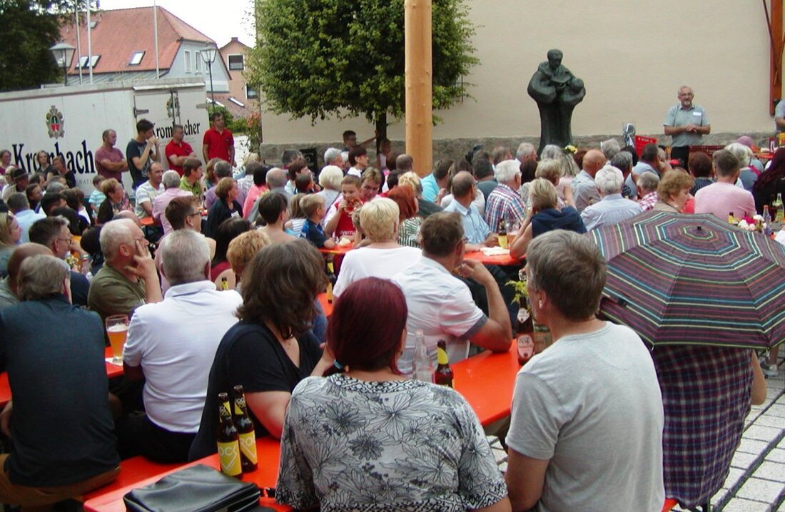 Wurz. 950 Jahre Wurz – und das ganze Dorf steht Kopf.  Von Tom Kreuzer  Eine Festwoche, wie sie im Buche steht. Wurz hat sein 950-jähriges Jubiläum in vollen Zügen gefeiert. [&hellip;]