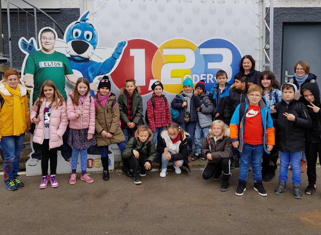 Weiden. Nea Lenz, Jeremias Jaynes und Riley Rittersdorf aus der Klasse 4 c der Weidener Hans-Sauer-Grundschule sind jetzt kleine Fernsehstars. Von Udo Fürst Keine Spur von Lampenfieber bei den Schülern [&hellip;]