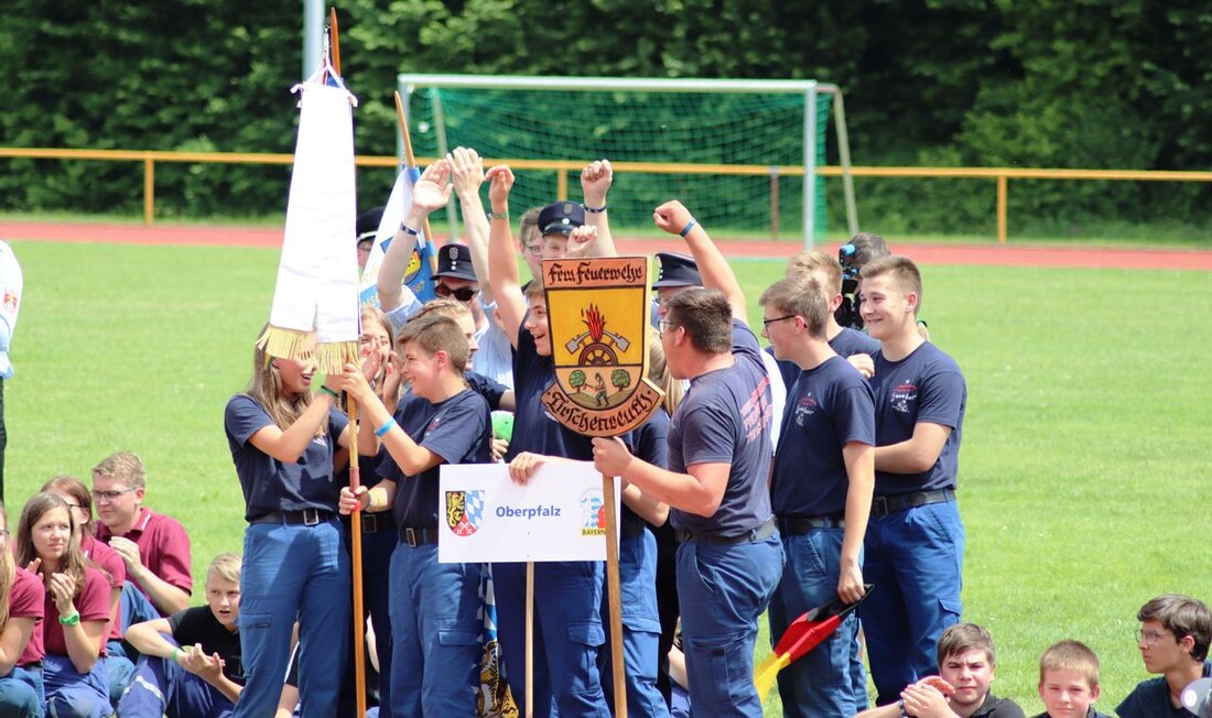 Tirschenreuth. Erfolgreiche Titelverteidigung: Die elf Mädchen und Buben der Tirschenreuther Nachwuchsfeuerwehr lassen 24 andere Teams aus dem Freistaat abblitzen und sind erneut Bayerischer Meister. Von Udo Fürst Ungeschlagener Kreismeister seit 20 [&hellip;]