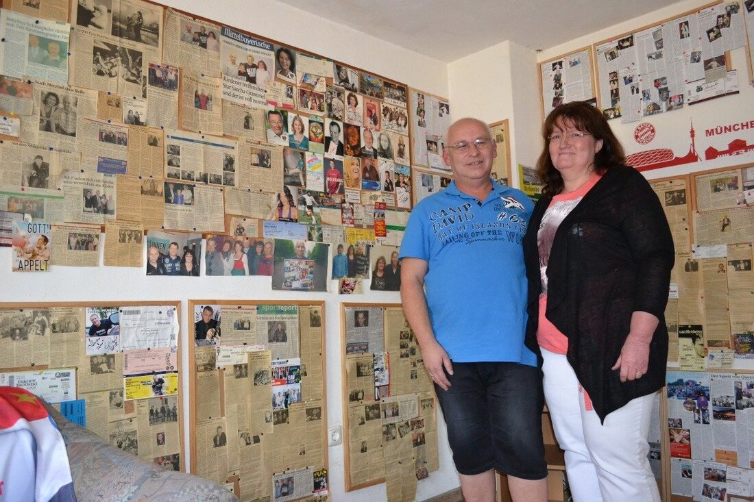 Windischeschenbach. Das Ehepaar Sandra und Peter Gattaut vereint eine besondere Leidenschaft: Sie sind selbsternannte „Fan-Starreporter“. In all den Jahren wurden aus Fanerlebnissen sogar echte Freundschaften. Von Udo Fürst Manch einer [&hellip;]