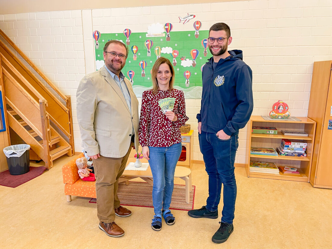 Kastl. Die Burschenschaft Kastl spendet 500 Euro an das Kinderhaus Pusteblume. Das Geld ist für die neue Kinderkrippe neben dem Feuerwehrhaus bestimmt. Die Erlöse stammen aus Grillfest und Erntedankzug.