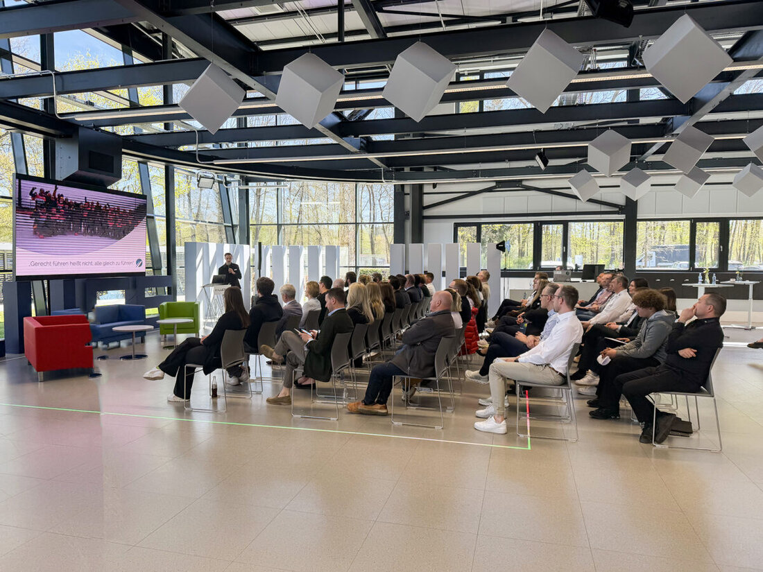 Weiherhammer. Zum zehnjährigen Bestehen lud die Lars und Christian Engel (LUCE) Stiftung zum Open House ins Future Lab ein. Rund 100 Gäste erlebten Projekte, kurze Keynotes und Austausch zu Lernen, KI und Zusammenarbeit.