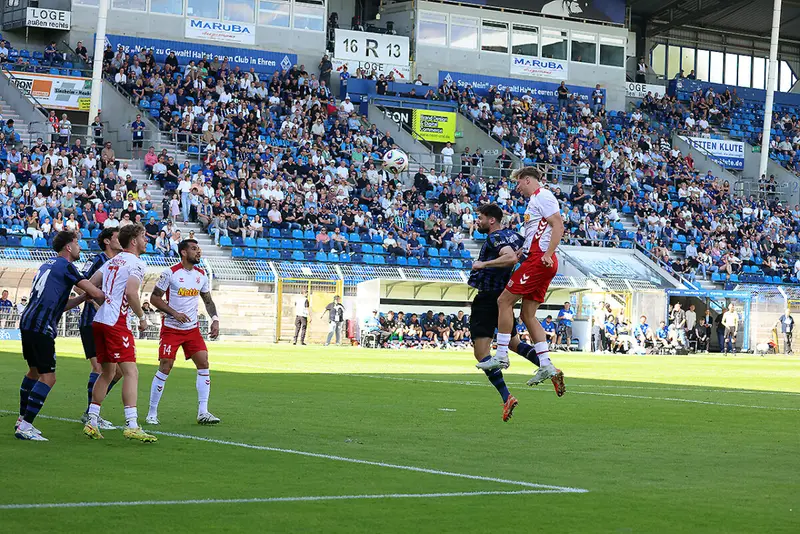 Jahn in Liga 3: Waldhof gewinnt dank Jahrhundert-Eigentor