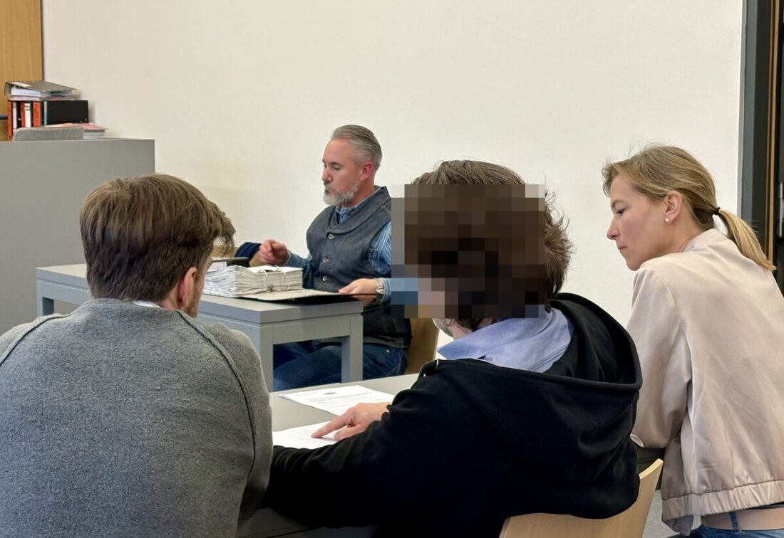 Weiden. "Solche Werte sehen wir selbst bei tödlichen Intoxikationen nicht." Ein Rechtsmediziner schildert im Champagner-Prozess, wie nah fünf weitere Restaurantgäste dem Tod waren. Während ein 52-Jähriger starb, überlebten sie durch Glück, gesunde Organe - und weil sie schnell im Klinikum behandelt wurden. Der Grat zwischen Leben und Tod  war erschreckend schmal.