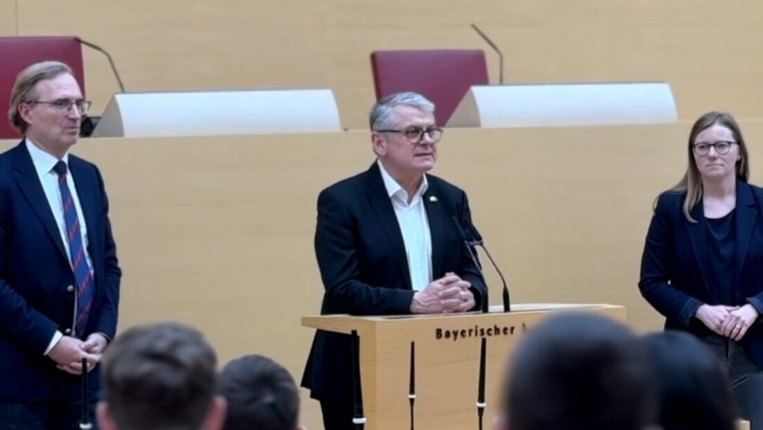 München. Schülerinnen und Schüler der Wirtschaftsschule Schwandorf erlebten im Landtag beim Planspiel Der Landtag sind wir Politik aus erster Hand. Abgeordnete der Freien Wähler, SPD und CSU gaben Einblicke und beantworteten Fragen.