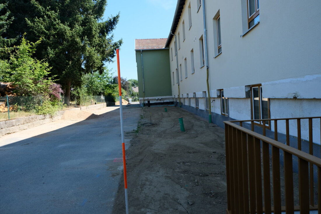 Floß. Zum Schuljahresstart 2026/2027 können sanierte Räume der Grundschule im Zentralschulhaus bezogen werden, unklar ist die Fertigstellung der Verwaltungsräume. Pausenhof, Außenanlagen und Schulstraße müssen zügig folgen.