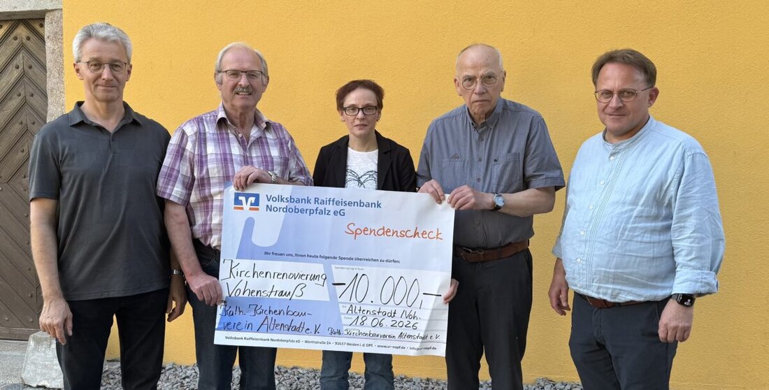 Altenstadt/VOH. Der Kirchenverein Altenstadt spendet 10.000 € für die Innenrenovierung der Stadtpfarrkirche Maria Immaculata in Vohenstrauß. Das zeigt die enge Verbundenheit und das jahrelange Engagement des Vereins.