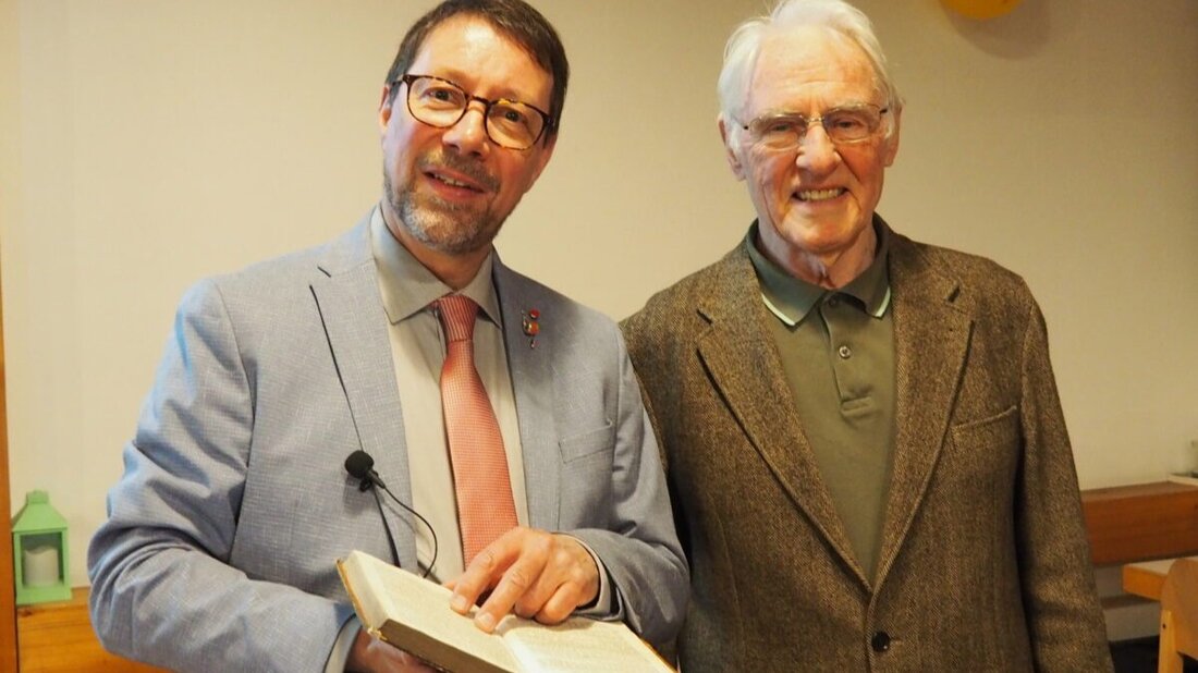 Weiden. Der Blick in die 500-jährige Reformationsgeschichte könnte vielleicht Lösungen für die bestehenden Probleme der beiden großen Kirchen aufzeigen. Mit dieser Kernaussage endete ein Vortragsabend über das Zusammenleben von Katholiken und Protestanten in den vergangenen Jahrhunderten in der nördlichen Oberpfalz.