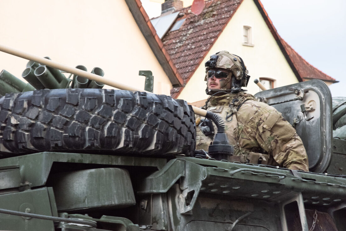 Grafenwöhr/Hohenfels. Bis Mitte Oktober finden verstärkt militärische Übungen von U. S. Army und Nato statt. Es kommt zu Konvoibewegungen und Manövern  im Bereich der Übungsplätze Hohenfels und Grafenwöhr. Das 7th Army Training Command bittet die Bevölkerung um Verständnis.