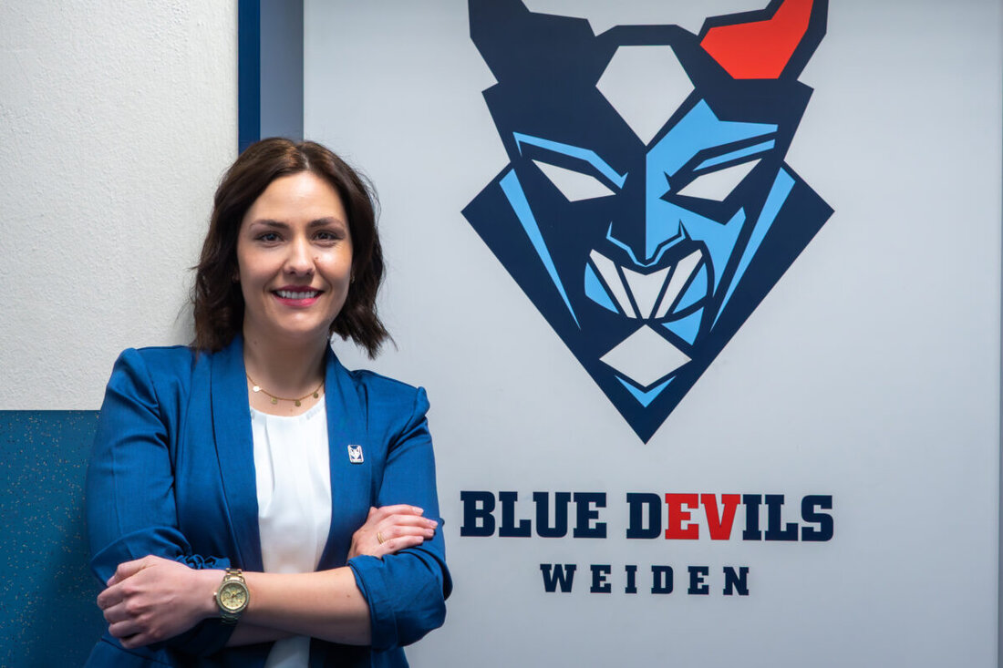 Weiden. Bei den Blue Devils Weiden steht ein Wechsel in der Kommunikation an. Pressesprecher Christian Kaminsky hört auf, Claudia Bunk übernimmt ab 1. Mai 2026 die Leitung und wird zentrale Ansprechpartnerin für Medien.