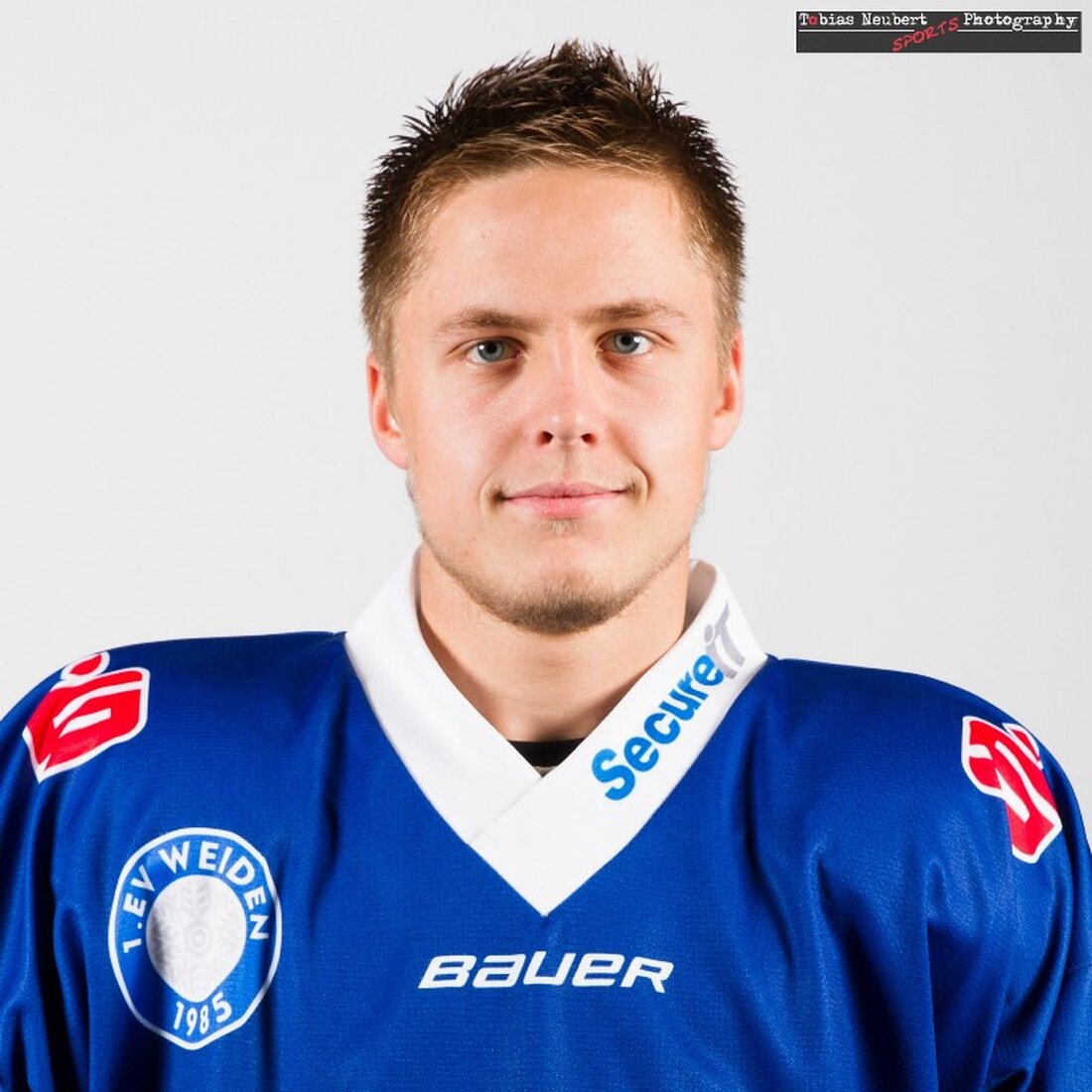 Weiden. Die Blue Devils Weiden haben Stürmer Marco Pronath vom Ligakonkurrenten EHV Schönheide 09 verpflichtet. Der 23-jährige Amberger ist in Weiden kein Unbekannter: Der Angreifer stand bereits von 2011 bis [&hellip;]