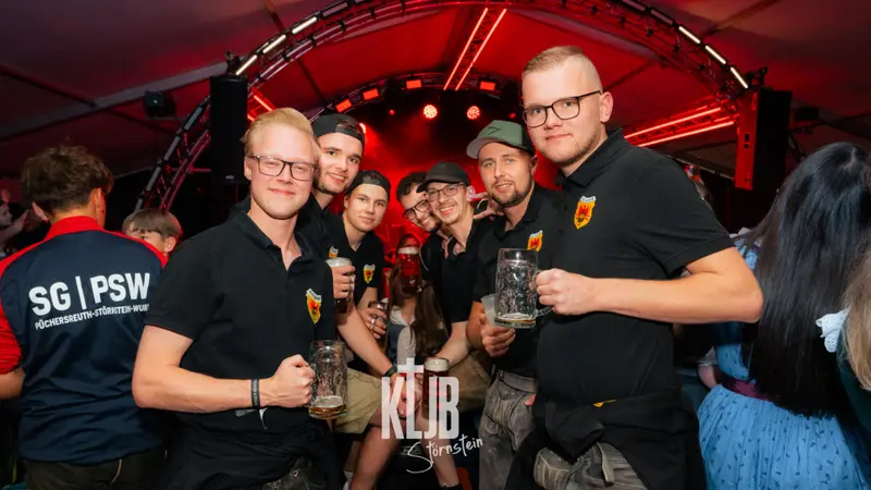 Gelungener Kirwa-Auftakt 2026 in Störnstein mit Spitzboum und DJ Whittekk