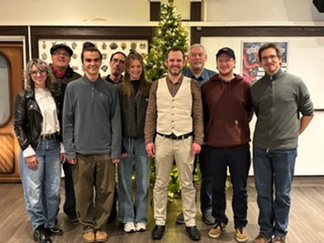 Vohenstrauß. Am Sonntag, 14. Dezember 2025, tagte die Stadtbühne zur Mitgliederversammlung. Der Verein setzt wieder auf Laientheater; Johannes Pausch ist neuer erster Vorsitzender.