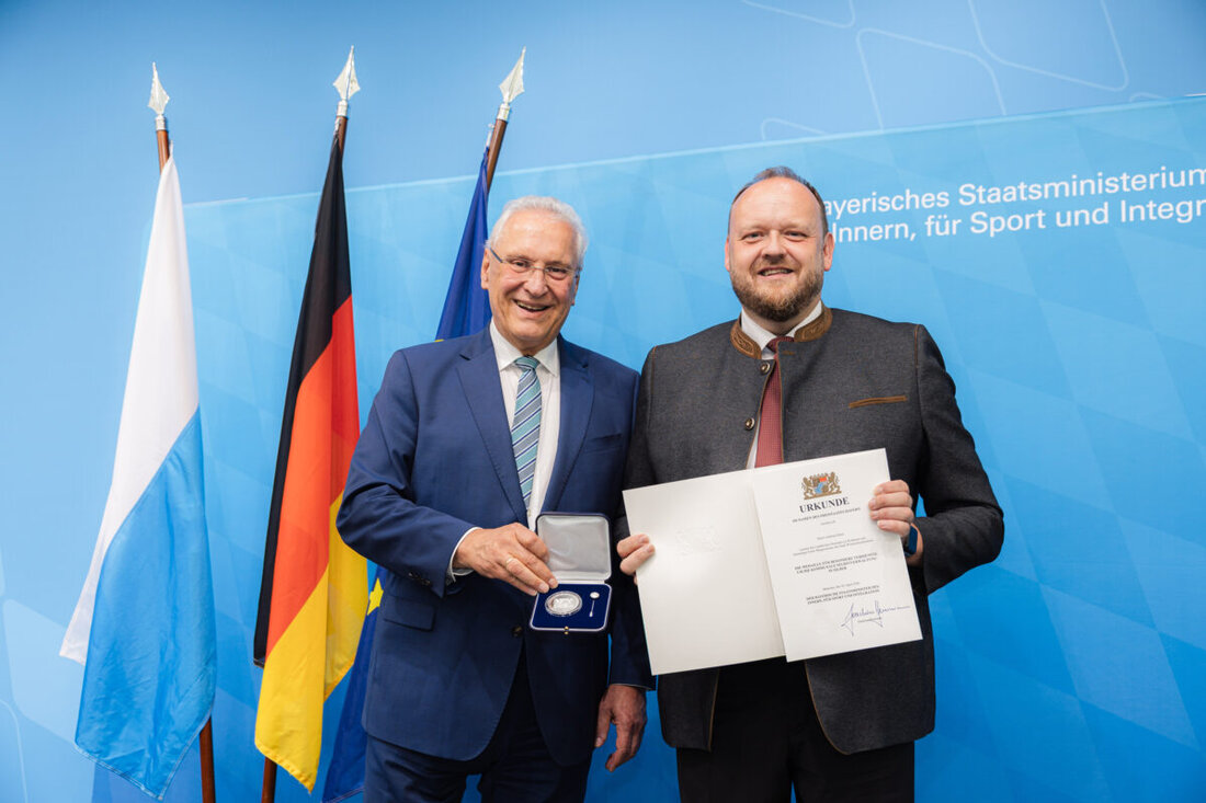 Neustadt/WN/Nürnberg. Vom jüngsten hauptamtlichen Bürgermeister Bayerns zum Landrat: Andreas Meier prägt seit fast einem Vierteljahrhundert die Kommunalpolitik in der Nordoberpfalz. Für dieses Engagement ist der Neustädter Landrat jetzt mit der Kommunalen Verdienstmedaille in Silber ausgezeichnet worden.