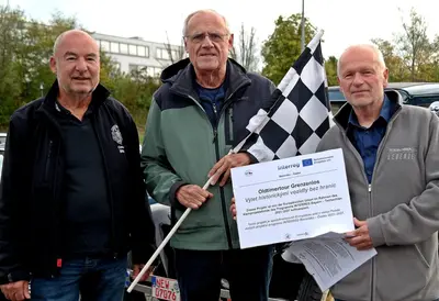 Premiere: „Grenzenlos“ verband Oldtimerfreunde des AMC über die Grenze hinweg