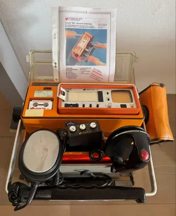 Historischer Defibrillator in Sonderausstellung des museum34 in Auerbach
