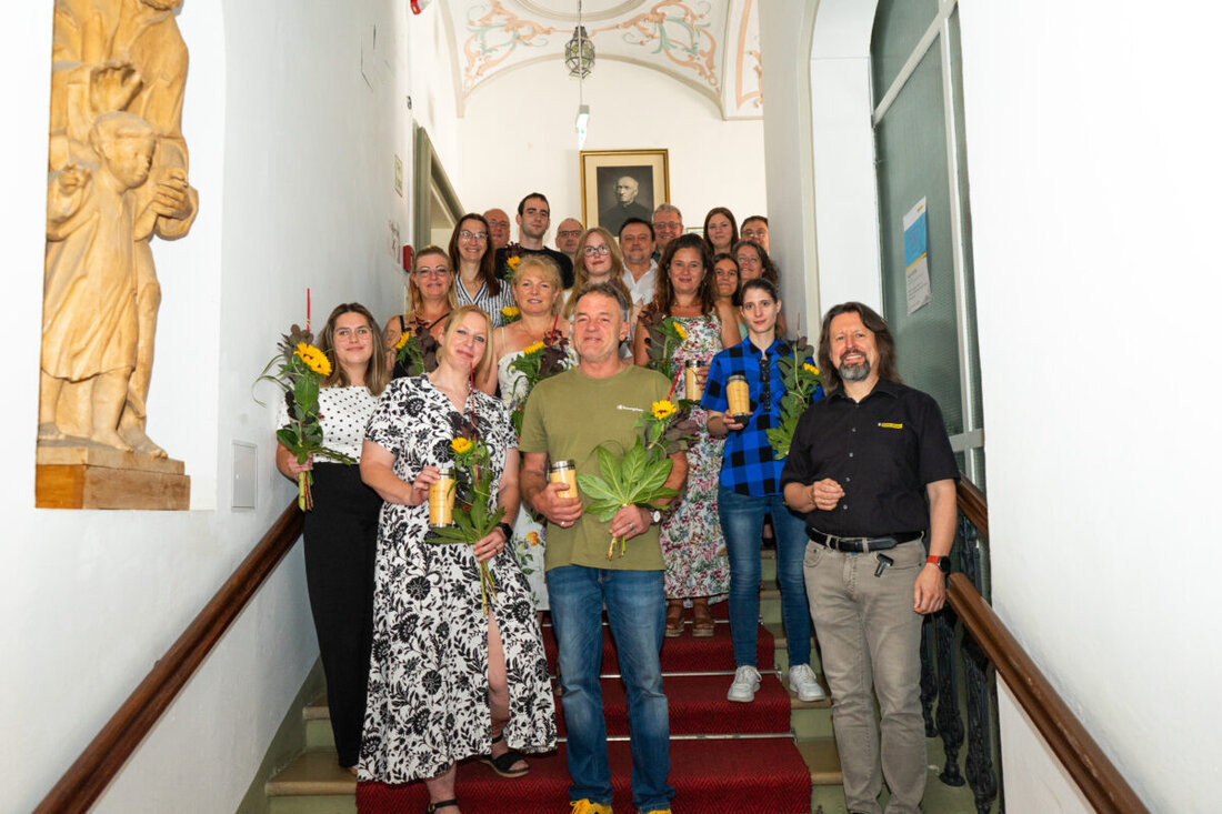 Michelfeld. Regens Wagner Michelfeld hat 13 Absolventinnen und -absolventen in einer Feierstunde geehrt, viele bleiben der Einrichtung erhalten. In den Ansprachen stand der Mut zum Wandel im Mittelpunkt.