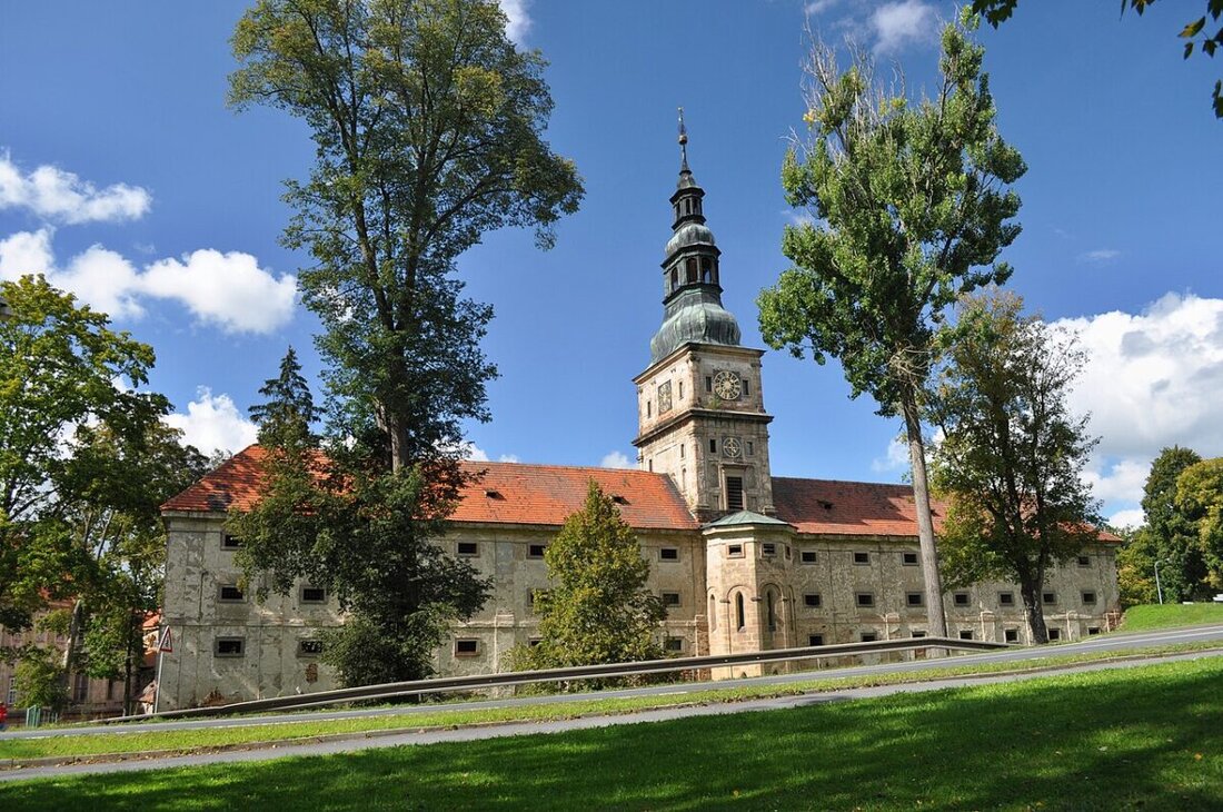 Tirschenreuth. Die vhs lädt am Donnerstag, 11. Juni, zu einer Fahrt zum ehemaligen Zisterzienserkloster Plasy bei Pilsen ein. Abfahrt sieben Uhr, Rückkehr 19 Uhr; Zustieg in Kemnath, Erbendorf, Altenstadt/WN, Anmeldung nötig.