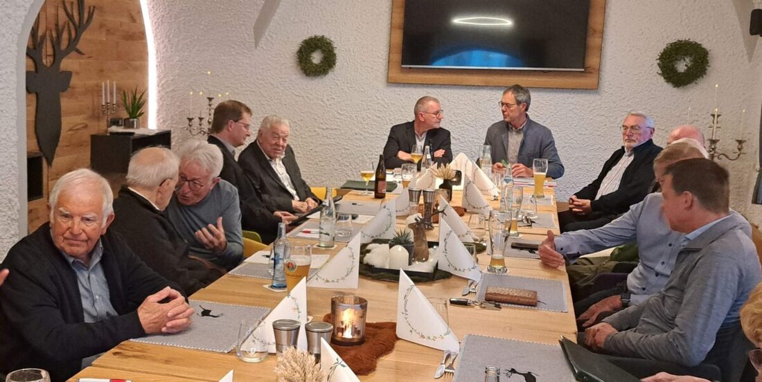 Waldsassen. Der Förderverein blickt nach der Jahreshauptversammlung auf ein erfolgreiches Jahr mit gläsernem Orgelregister und 7.780 Pfeifen zurück. Jetzt stehen Rücklagen für die Außenrenovierung und neue Mitglieder im Fokus.