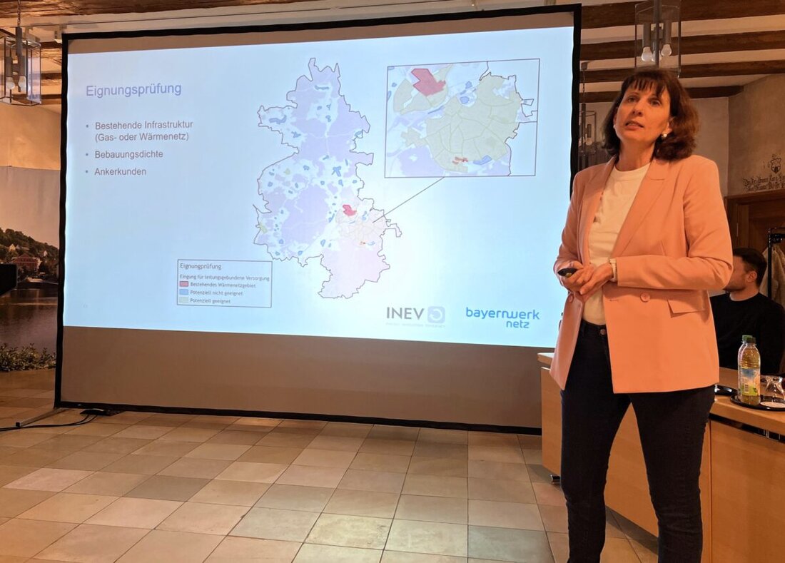 Burglengenfeld. Die Stadt prüft ein Fernwärmenetz für die Altstadt: Stadtwerke erstellen eine Machbarkeitsstudie, weil die Wärmeplanung ein Netz fürs ganze Stadtgebiet verwirft. Fokus liegt am Marktplatz und auf Quellen wie Naab.