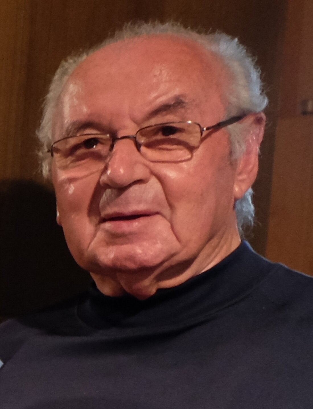 Floß. Zahlreiche Trauergäste nahmen in St. Johannes der Täufer Abschied vom früheren zweiten Bürgermeister Anton Eismann (91). Kirche und Vereine würdigten sein Engagement; Pfarrer Max Früchtl hob Menschlichkeit hervor.
