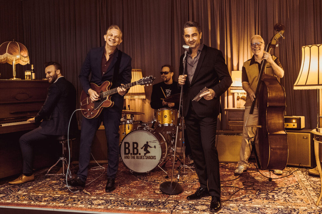 Windischeschenbach. B.B. & The Blues Shacks spielen am Freitag, 6. März 2026, im Schafferhof; Beginn 20 Uhr, Einlass 19 Uhr, Eintritt 32,00 €. Seit über drei Jahrzehnten live, mehr als 4.000 Konzerte.