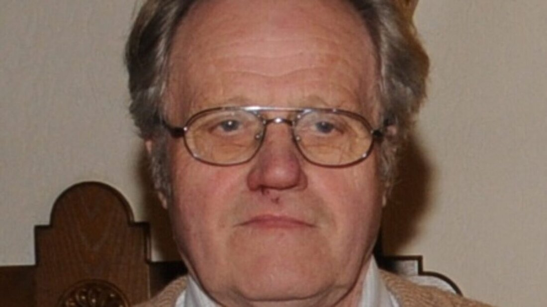 Pleystein. Am 14. Oktober 2026 ist Hermann Schneider gestorben – Porzellanmaler, Dekor-Entwerfer bei Seltmann in Weiden und Schöpfer der Schneiderkapelle. Stadt und Vereine ehren sein Lebenswerk nach dem Requiem in St. Sigismund.