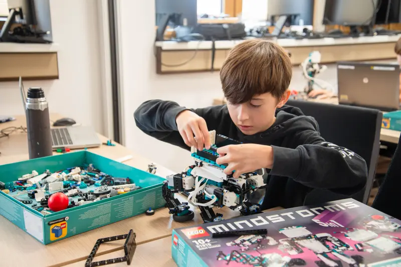 Vier Tage, ein Roboter, jede Menge Ideen: WITRON lädt zum IT Camp in den Herbstferien