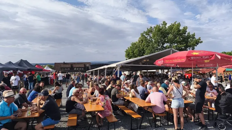 Voller Festplatz, leere Essensstände und beste Stimmung am Bürgerfest in Eschenbach