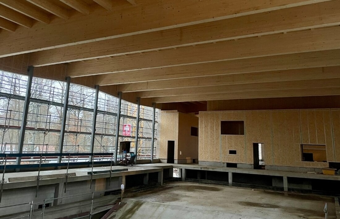 Neustadt/WN. Der Landkreis feiert Richtfest für die neue Schwimmhalle und stärkt Unterricht, Vereine und öffentliches Baden.
