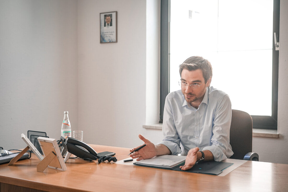 Weiden. Der Freistaat erhöht 2026 die Schlüsselzuweisungen: Rund 79 Millionen Euro fließen in die Region Weiden und Neustadt/WN. Zusätzlich fließen etwa 23 Millionen Euro aus dem Bundes-Sondervermögen in kommunale Investitionen.