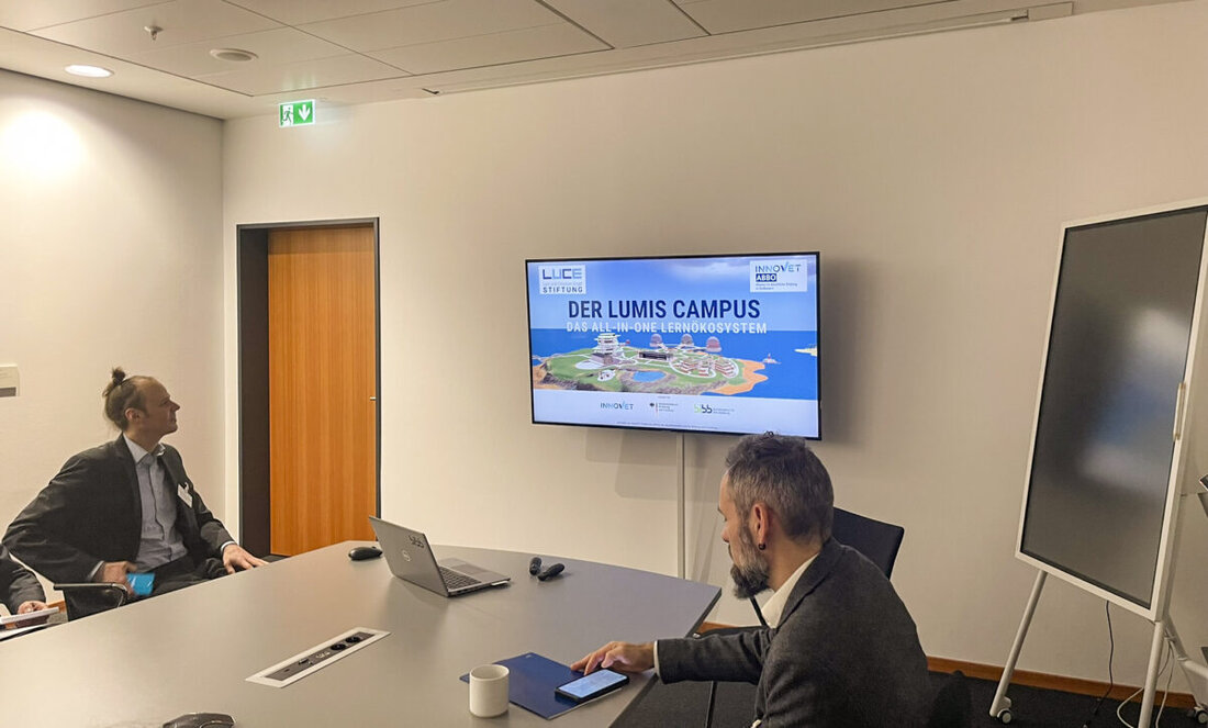 Berlin/Weiherhammer. Das Projekt ABBO präsentierte auf der InnoVET-Fachkonferenz Erfolge in der beruflichen Bildung, darunter den LUMIS Campus, der durch VR innovative Lehrmethoden bietet. Finanziert wurde es mit 5,7 Millionen Euro vom Bundesministerium für Bildung und Forschung.