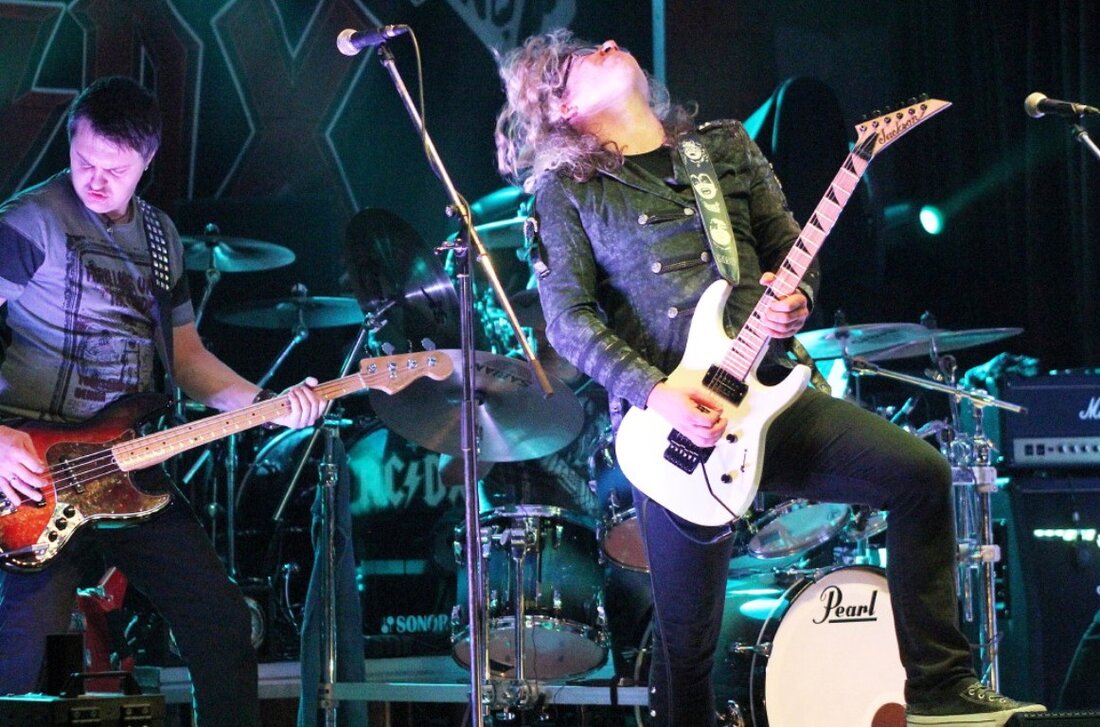 Rothenstadt. Die beiden passen zusammen, wie die sprichwörtliche Faust aufs Auge: „Roxxess“ und „Hammerschmitt“, die am Samstag ab 21 Uhr auf der Saalbühne des Rockmusikclubs „Salute“ stehen werden. Den Auftakt [&hellip;]