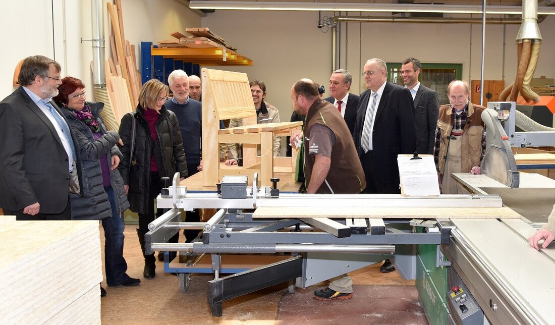 Weiden. Im Heilpädagogischen Zentrum (HPZ) Irchenrieth wurde im Herbst 1998 die erste Gruppe der Regenbogen-Werkstatt gegründet, die 1999 das Gebäude „Zur Centralwerkstätte 1“ in Weiden übernahm und zur jetzigen Werkstatt [&hellip;]