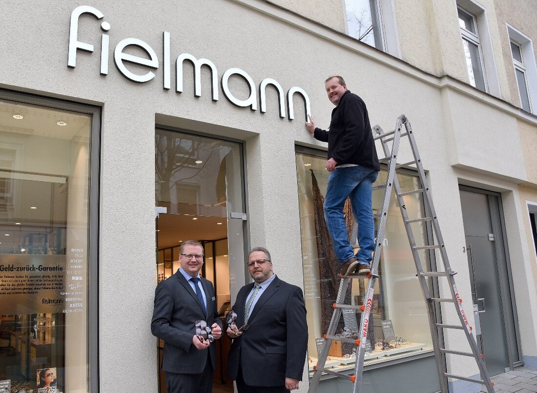 Weiden. Seit 1996 gibt es den Augenoptiker Fielmann bereits in der Max-Reger-Straße in Weiden. 2006 hatte er seine erste kleine Erweiterung, seit Oktober letzten Jahres wurde das Geschäft nun wieder [&hellip;]
