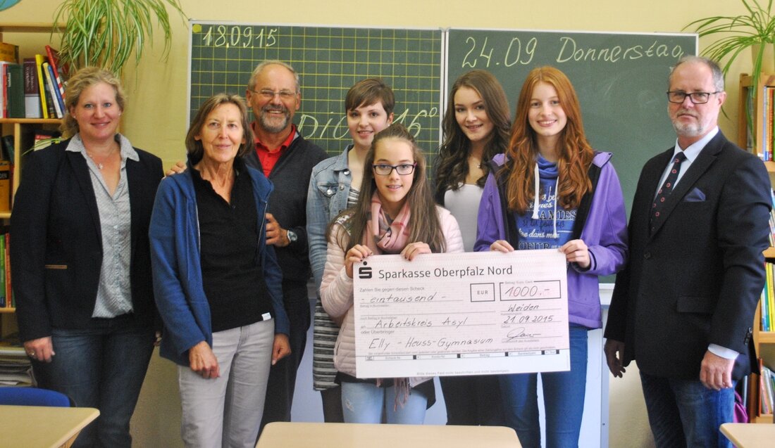 Weiden. Gut und langfristig angelegt dürfte die Spende sein, die in diesen Tagen vom Elly-Heuss-Gymnasium für die Arbeit des Arbeitskreises Asyl kam. Er kümmert sich um Kinder und junge Leute [&hellip;]