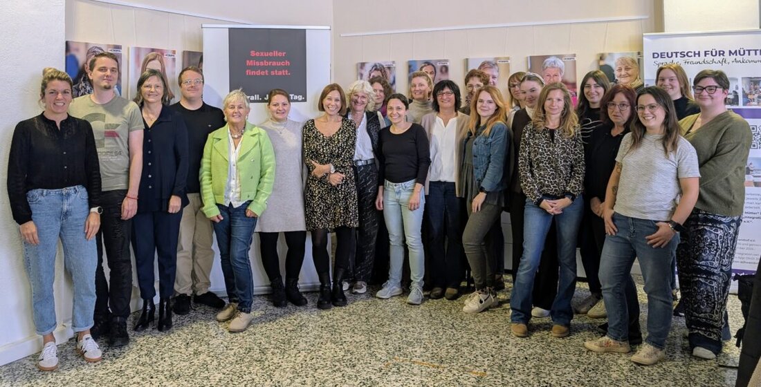 Schwandorf. Der Arbeitskreis (AK) gegen sexuellen Missbrauch traf sich Mitte Oktober zu seiner jährlichen Fachtagung, um auf die Aktivitäten des Jahres zurückzublicken und die Aktionen für 2025 zu planen. Zudem stand nachmittags ein Vortrag zum Thema „Spurensicherung und Dokumentation nach sexueller Gewalt“ auf dem Programm.