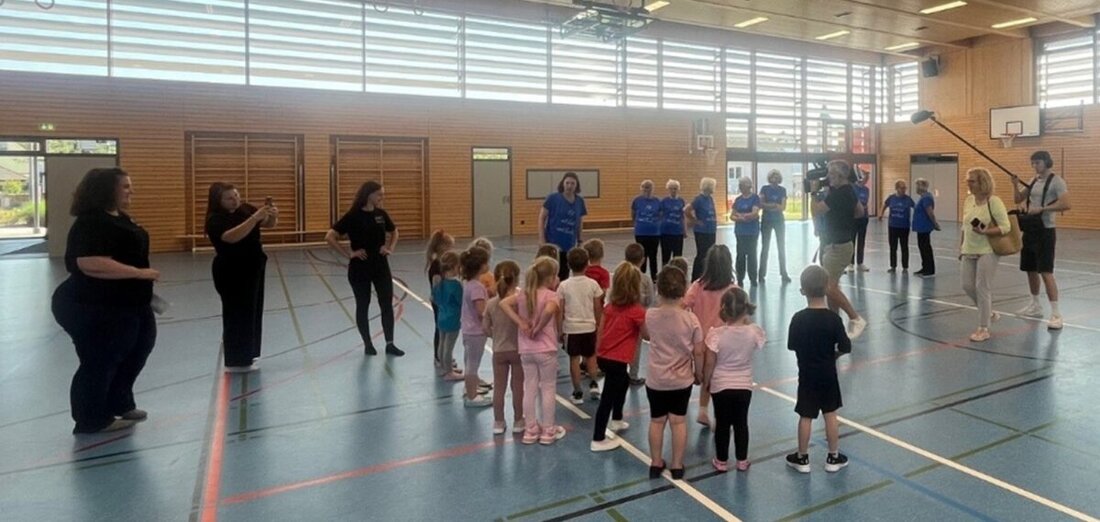 Weiherhammer. „Keine Zeit für Pflegebedürftigkeit“ - so lautet der Beitrag, der am 2. Juli um 19 Uhr im Bayerischen Fernsehen (BR) in der Sendung STATIONEN über das (Modell-) Projekt Agil leben im Alter (ALIA) der LUCE Stiftung berichtet. 