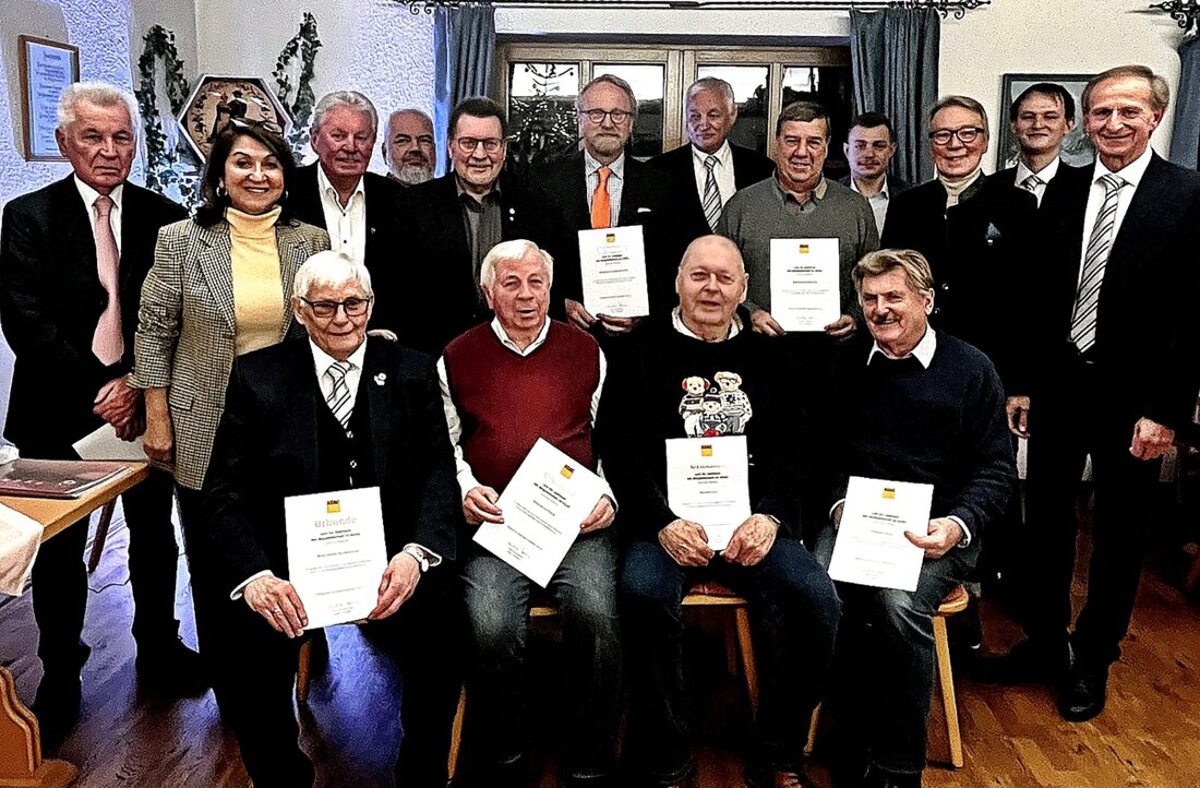 Weiden. Der AMC im ADAC feierte sein 100-jähriges Bestehen und ehrt langjährige Mitglieder. Zum 70. ADAC-Faschings-Ball ist Andy Borg als Stargast eingeladen.