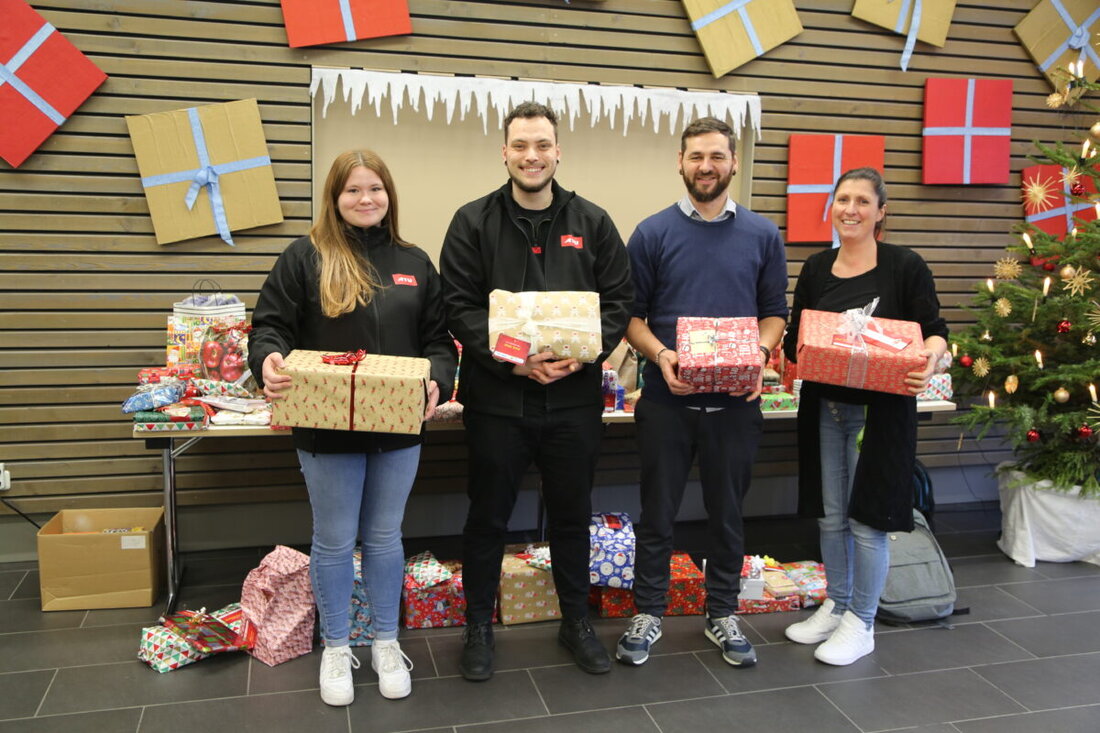 Weiden. ATU-Azubis organisierten einen Wunschbaum, sammelten 124 Geschenke im Wert von etwa 2.300 Euro für das Kinderhaus St. Elisabeth in Windischeschenbach.